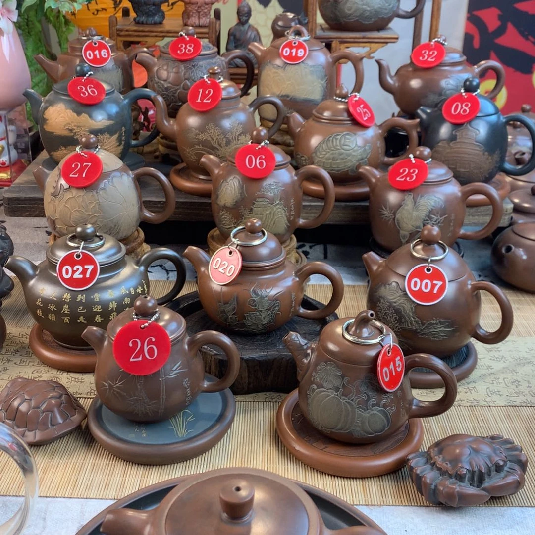 长*弓黎昌权浮雕迎客松