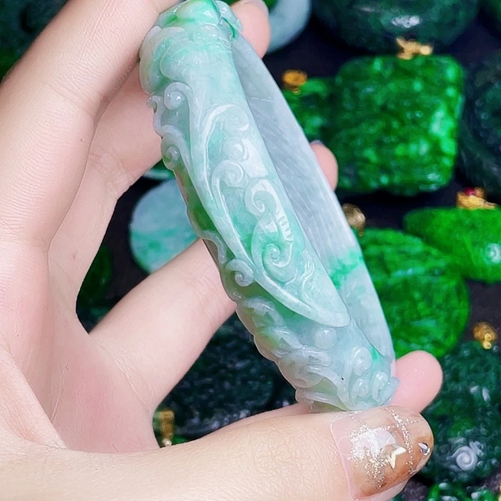 翡翠未镶嵌颈饰多样性60.8