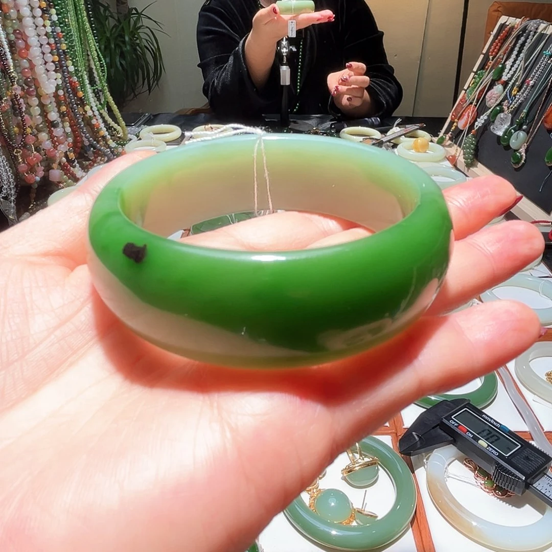 未镶嵌手镯和田玉俄七60圈口