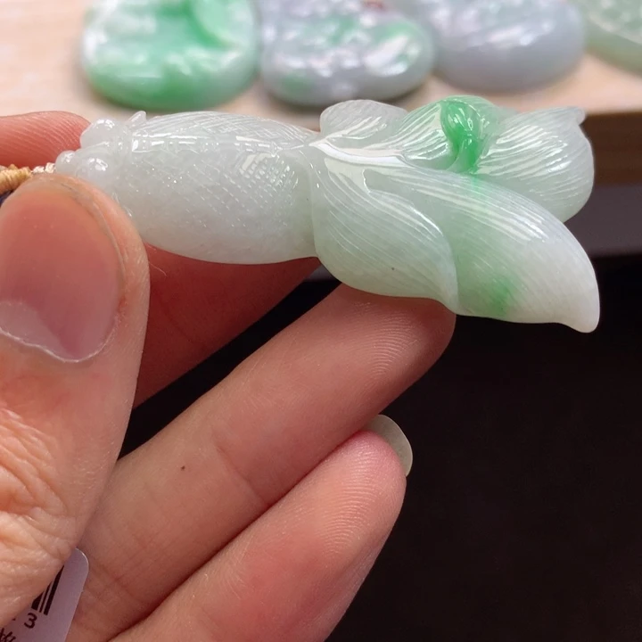 翡翠未镶嵌颈饰吊坠