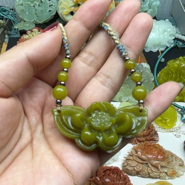 蛇纹石玉未镶嵌颈饰