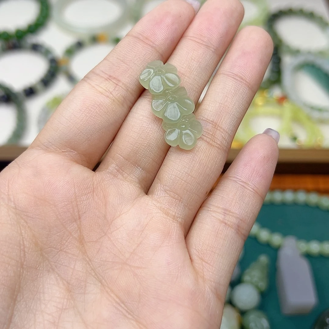 和田玉未镶嵌颈饰咖*粉