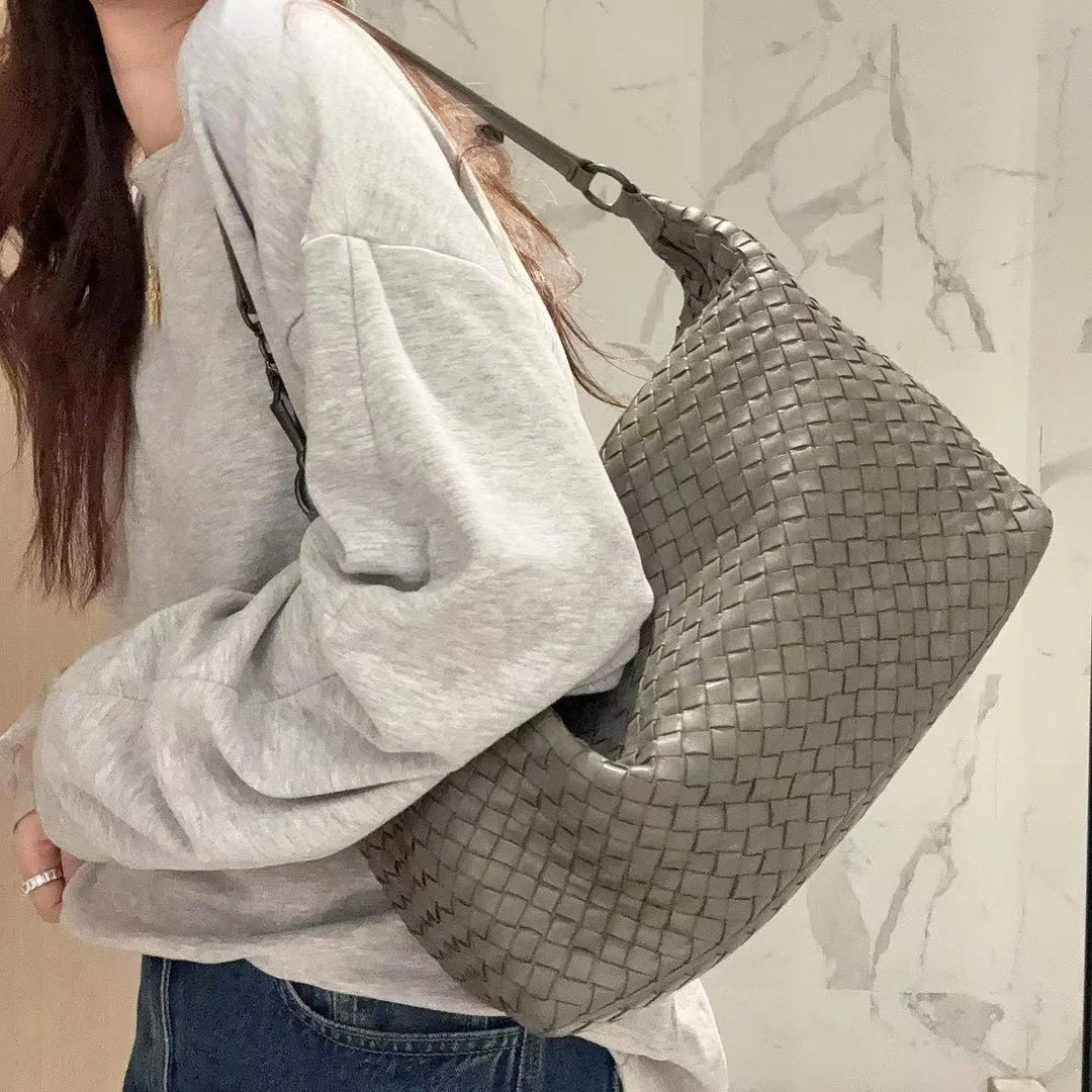 95新 BOTTEGA VENETA/葆蝶家 【蕾】 99 0154 灰色大号饭盒单肩包