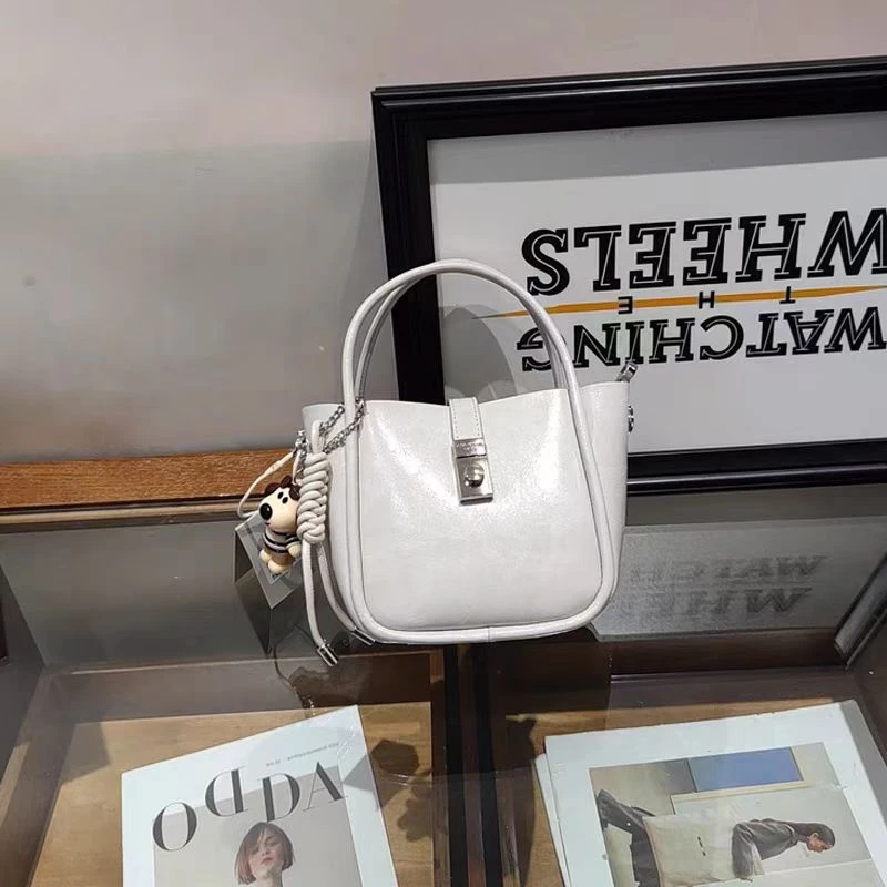 新款简约包包斜挎包百搭女士单肩手提通勤包