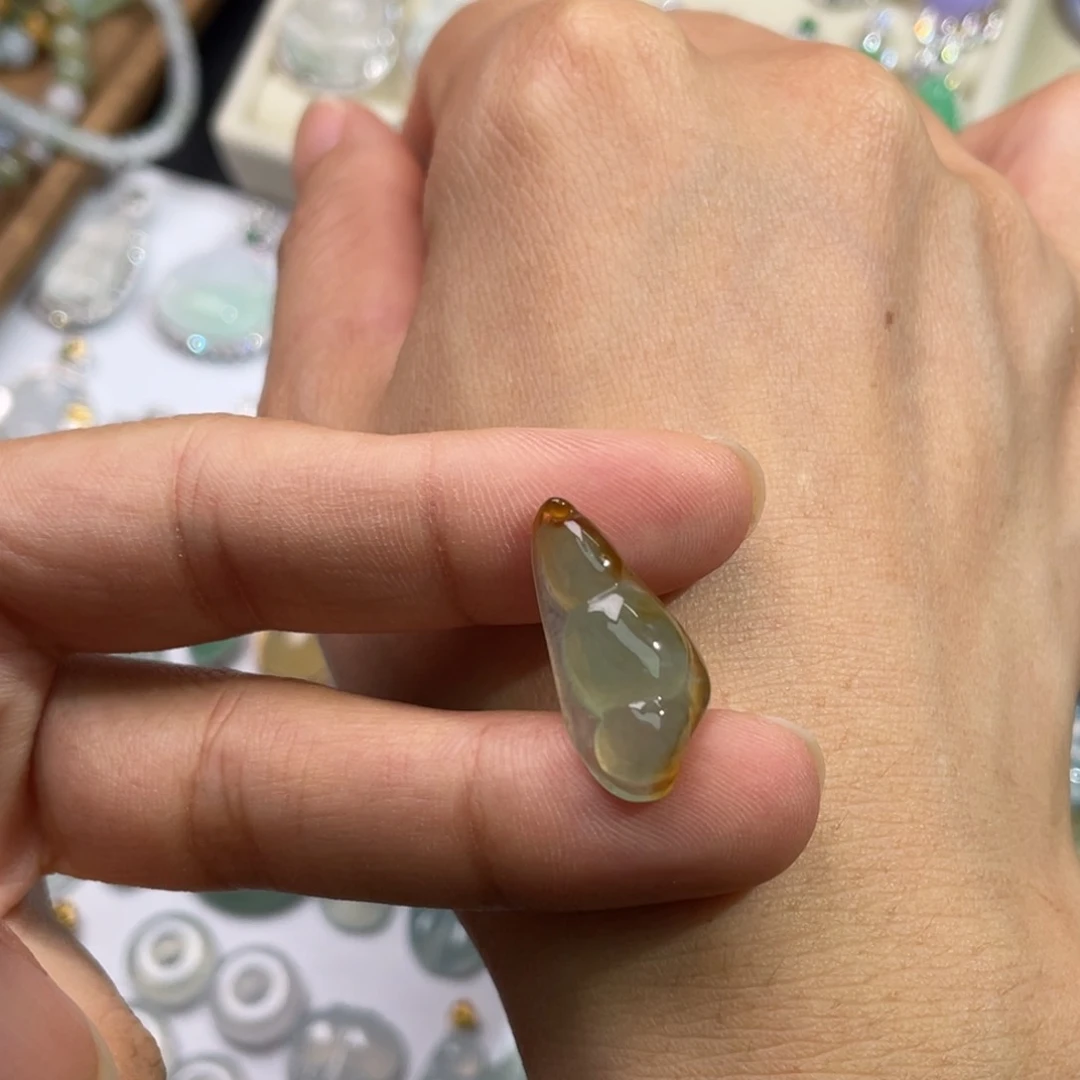 翡翠未镶嵌颈饰豆子03