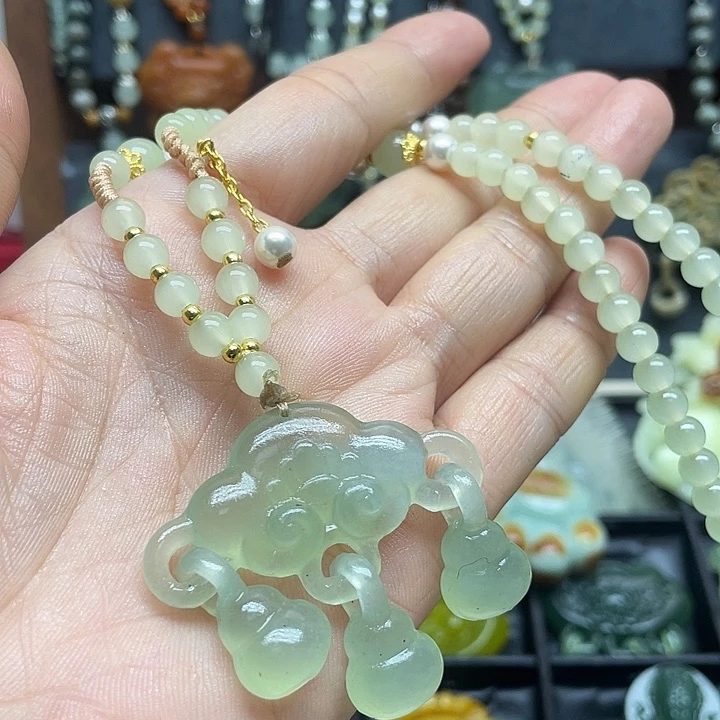 未镶嵌蛇纹石玉颈饰