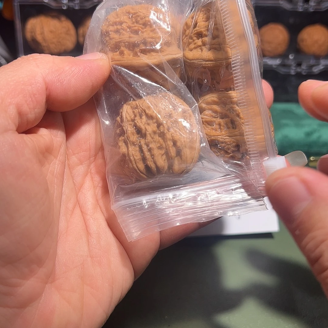 情***普文玩核桃吊坠瑕疵2对