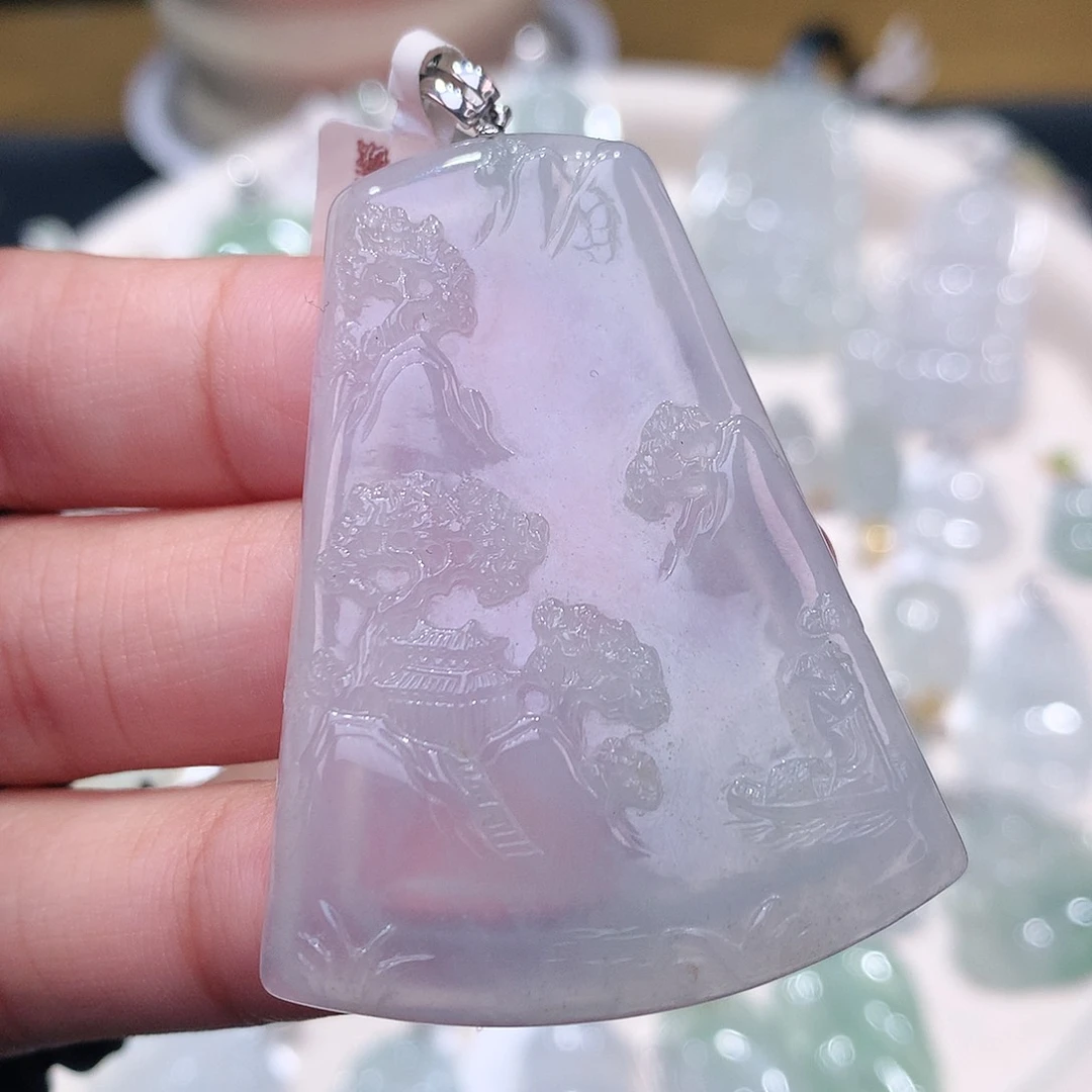 颈饰18K金镶嵌翡翠山水牌