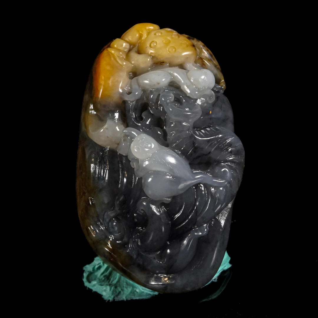 LOT.011和田玉巧雕封侯拜相把件/X2742