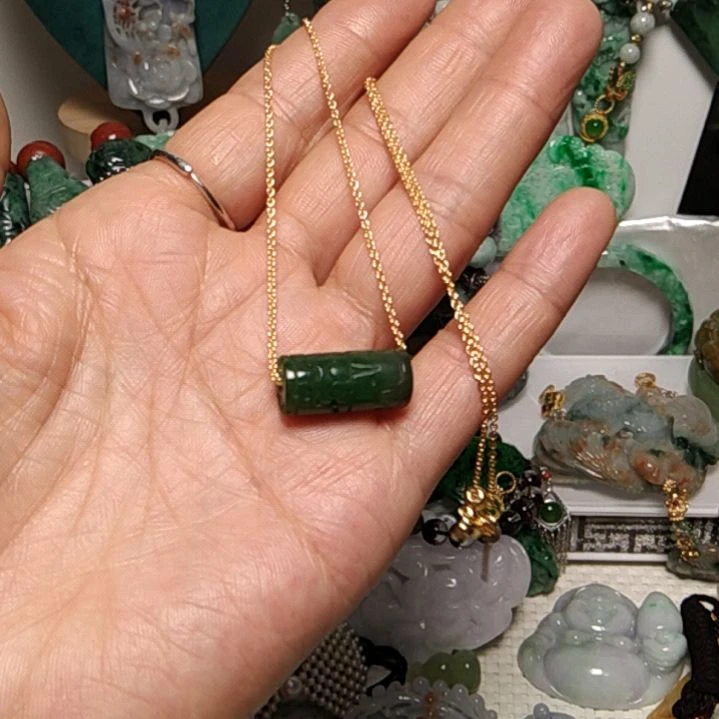 翡翠吊坠(赠链)未镶嵌