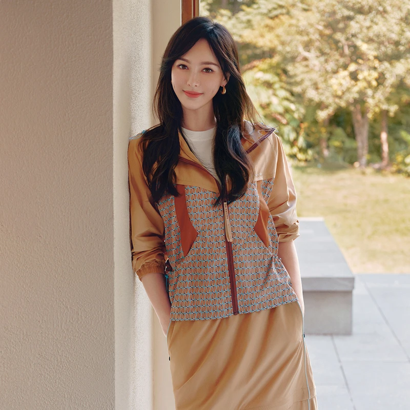 【唐嫣同款山系套装】EP雅莹 轻量印花休闲运动短款连帽外套1306A