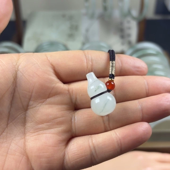 石英质玉未镶嵌颈饰