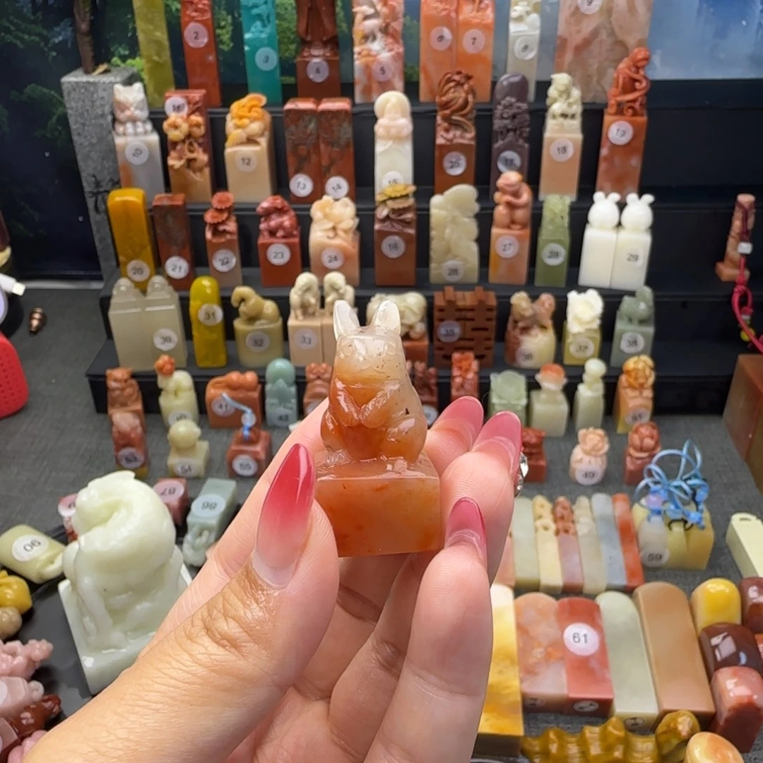 寿山石印石立耳兔