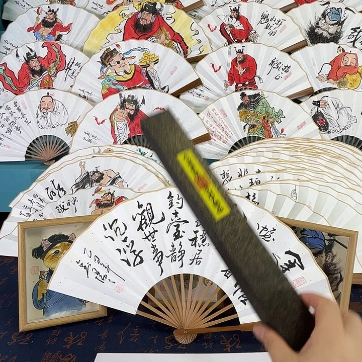 凌***天国画手绘折扇一把