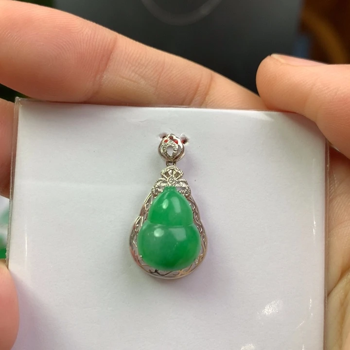 爱***睛翡翠18K金镶嵌颈饰翡翠吊坠