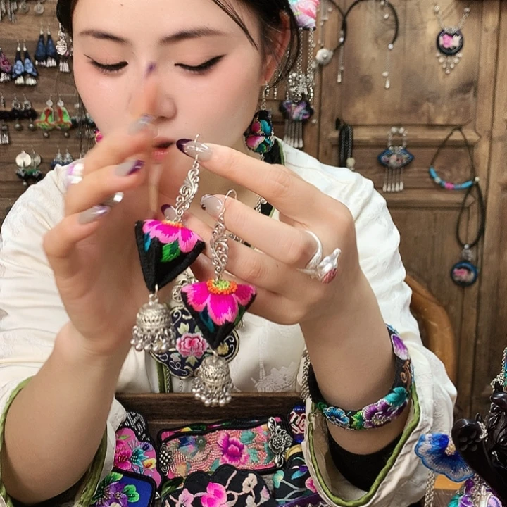 花岗石铁合金耳环