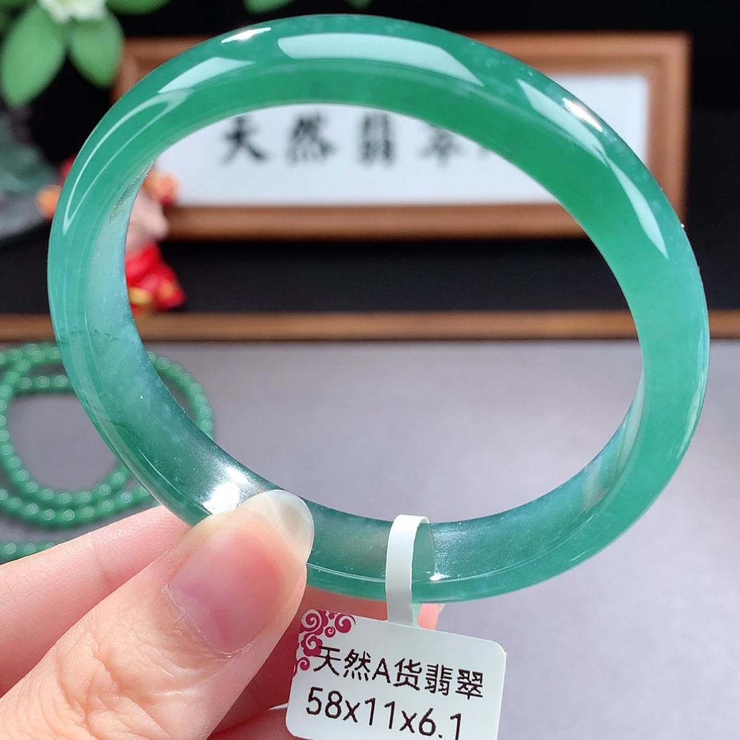 未镶嵌手镯（圆镯）翡翠