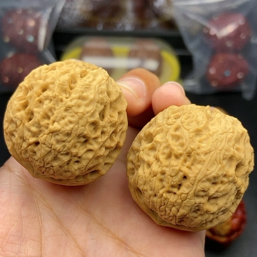 【闪购商品】把件文玩核桃43尺牡丹绣球59.5克