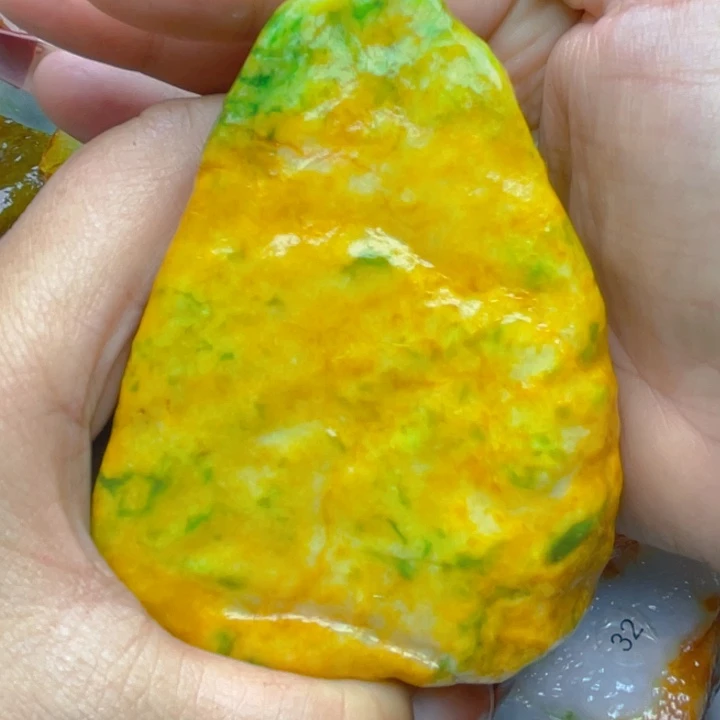 翡翠挂件未镶嵌褚*翡翠