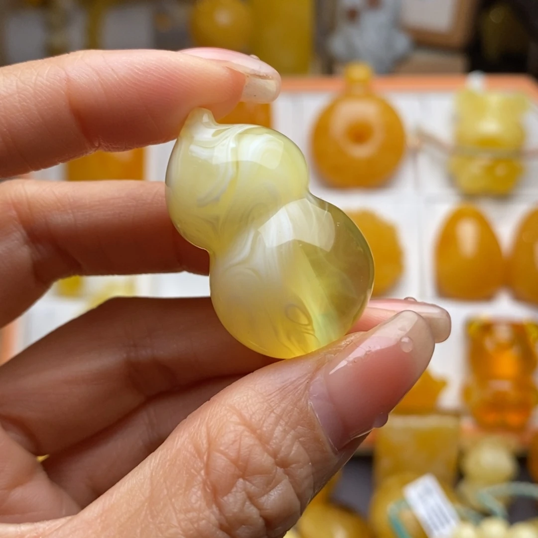 蜜蜡颈饰未镶嵌大*纸，