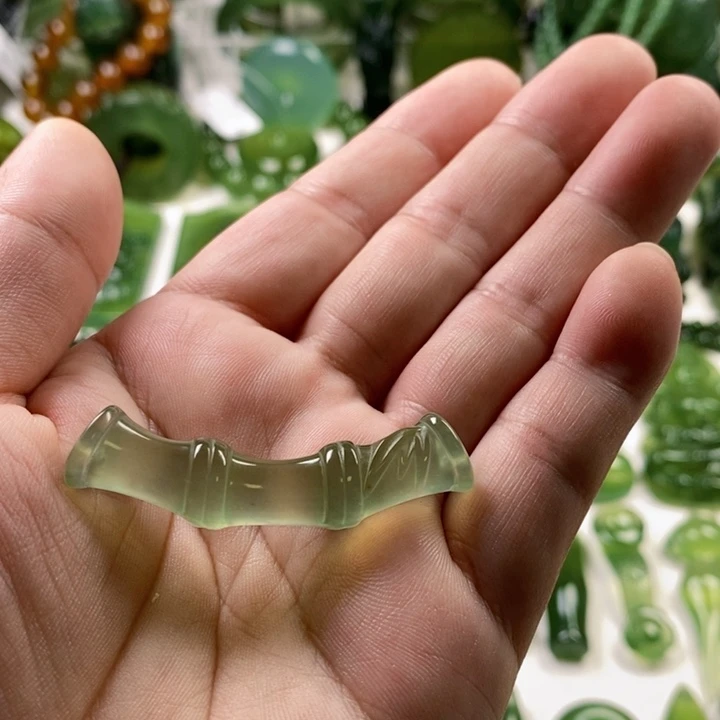未镶嵌蛇纹石玉颈饰