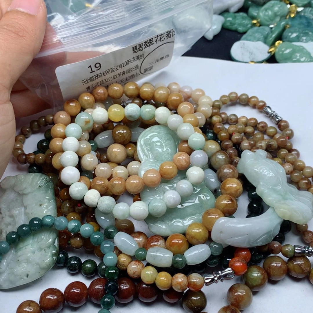 翡翠颈饰未镶嵌翡翠