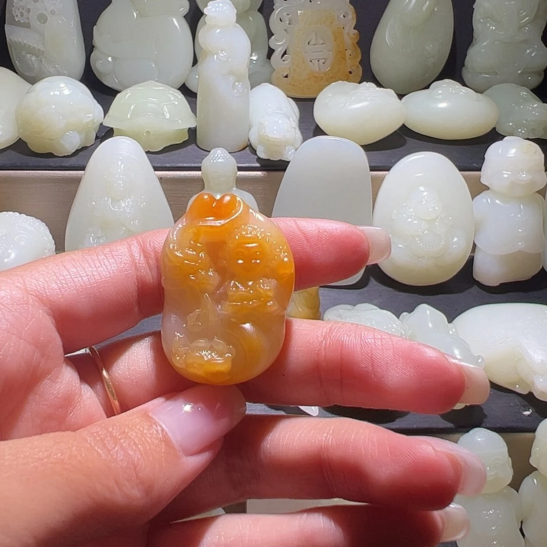 今***心和田玉未镶嵌颈饰