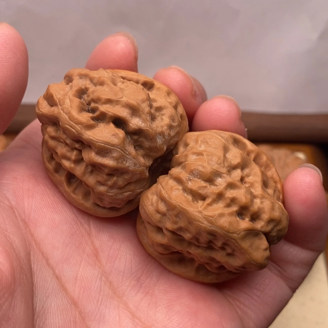 【闪购商品】文玩核桃把件边35左右