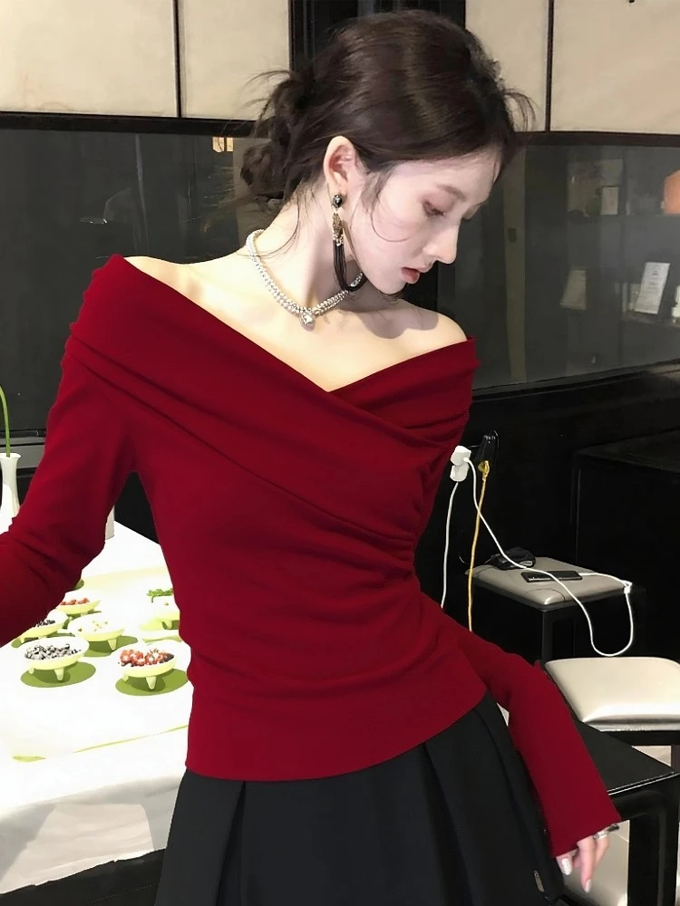 2025秋冬高级感轻奢巨好看氛围感时尚独特漂亮气质红色针织上衣女