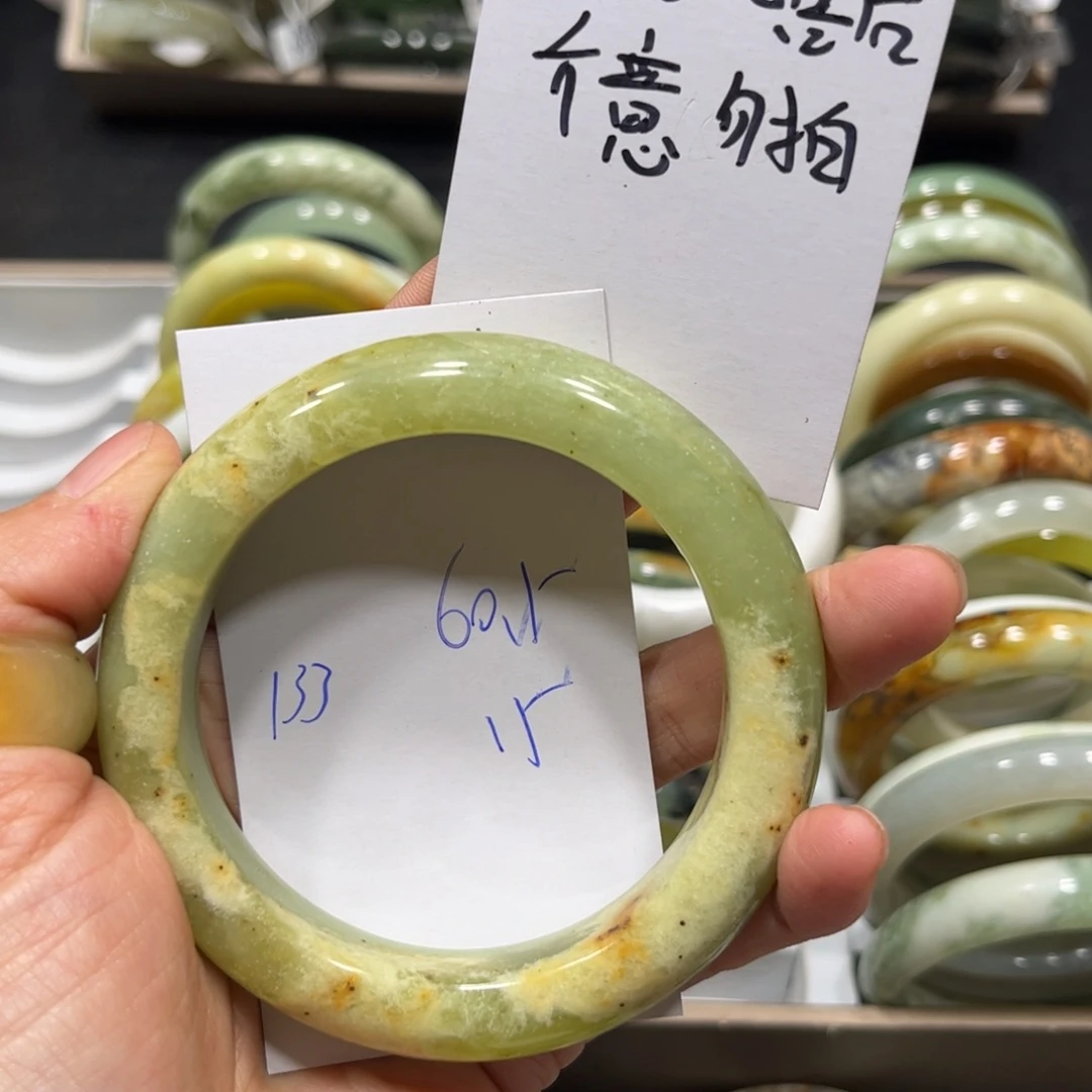蛇纹石玉未镶嵌手镯