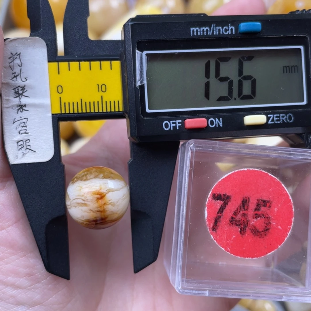 蜜蜡未镶嵌珠宝奇石有瑕疵