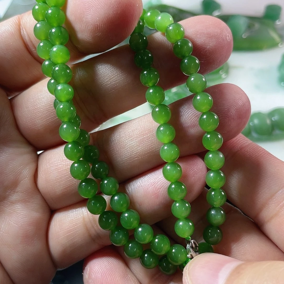 颈饰未镶嵌和田玉（碧玉）