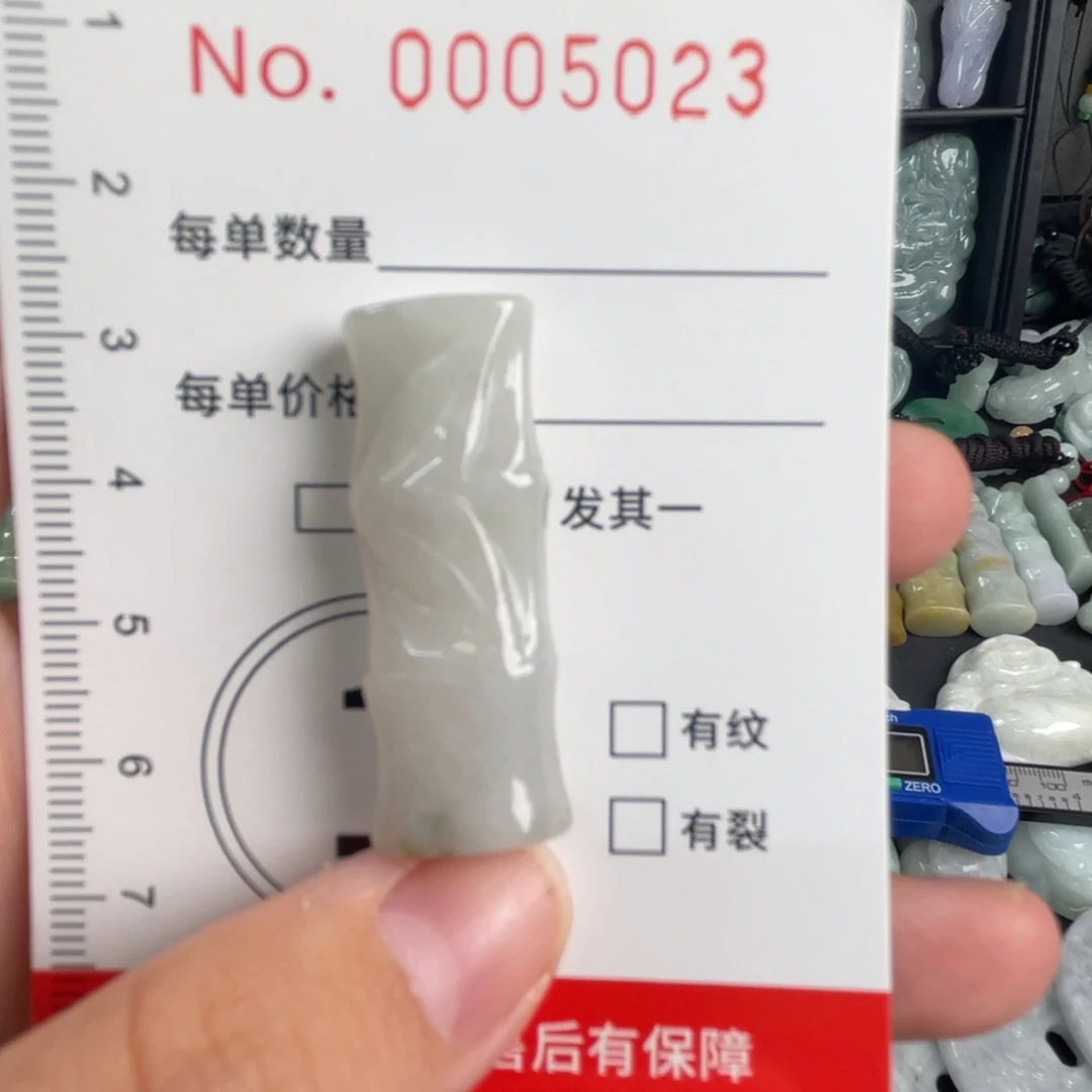 吊坠(不含链)未镶嵌翡翠微瑕
