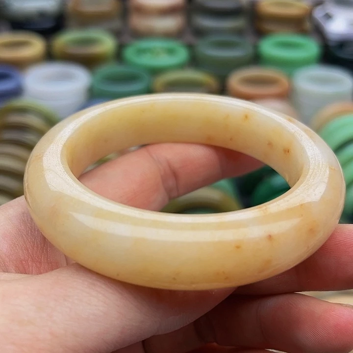 未镶嵌手镯（圆镯）石英质玉