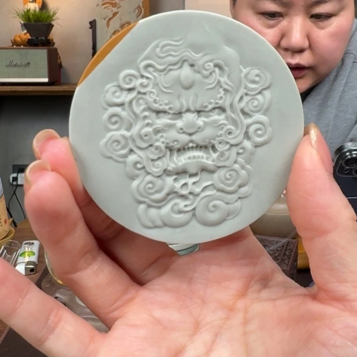 海**波福利金包玉石料唐狮盖托