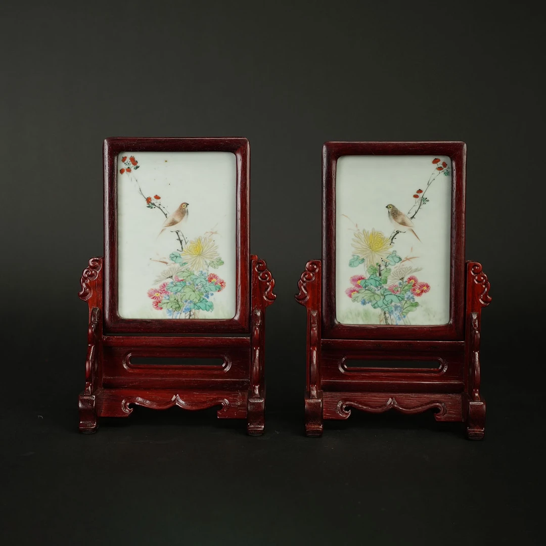 LOT 110817 清晚期 粉彩花鸟纹插屏一对