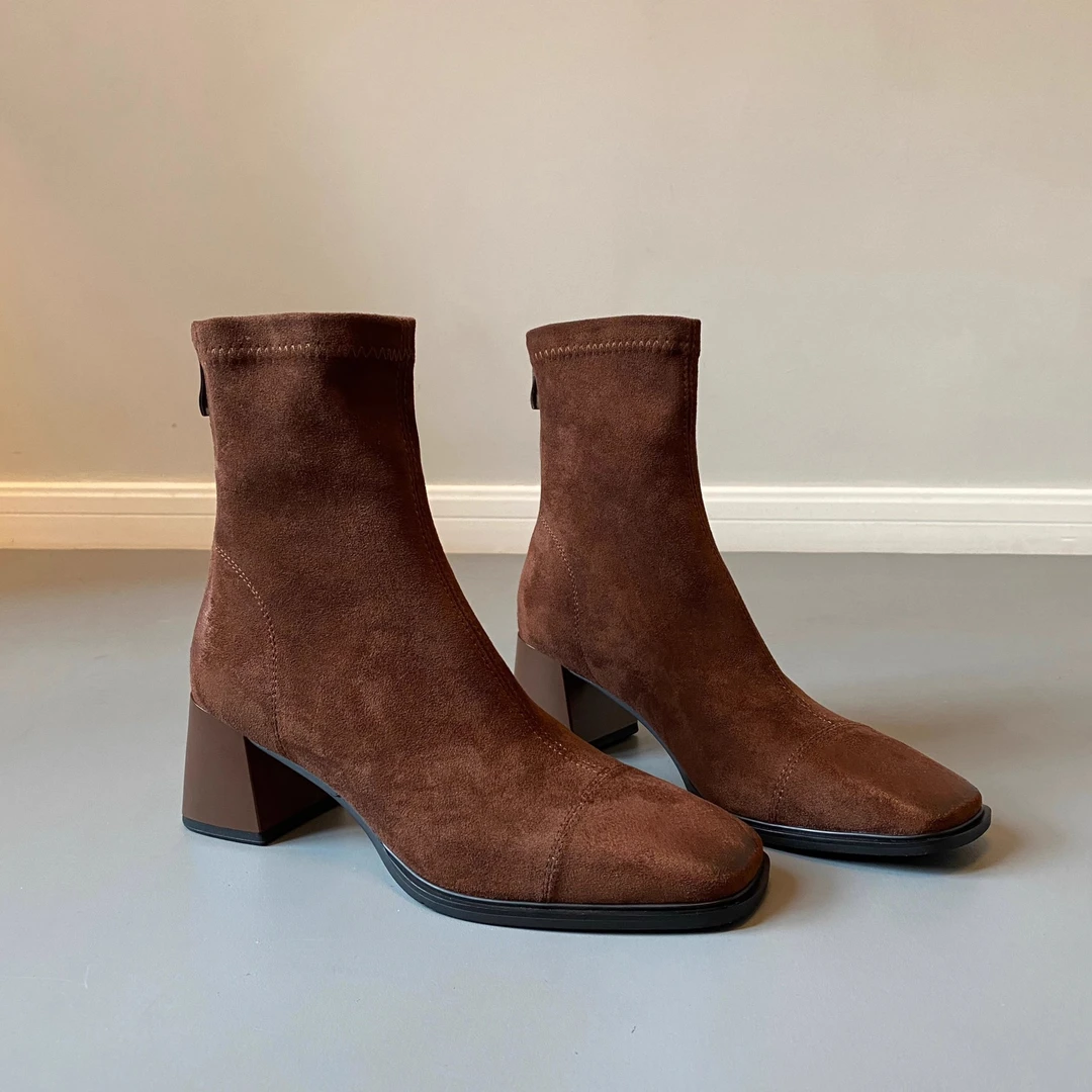 法式真皮绒面瘦瘦靴女棕色美拉德粗跟短靴方头弹力靴秋冬包腿靴