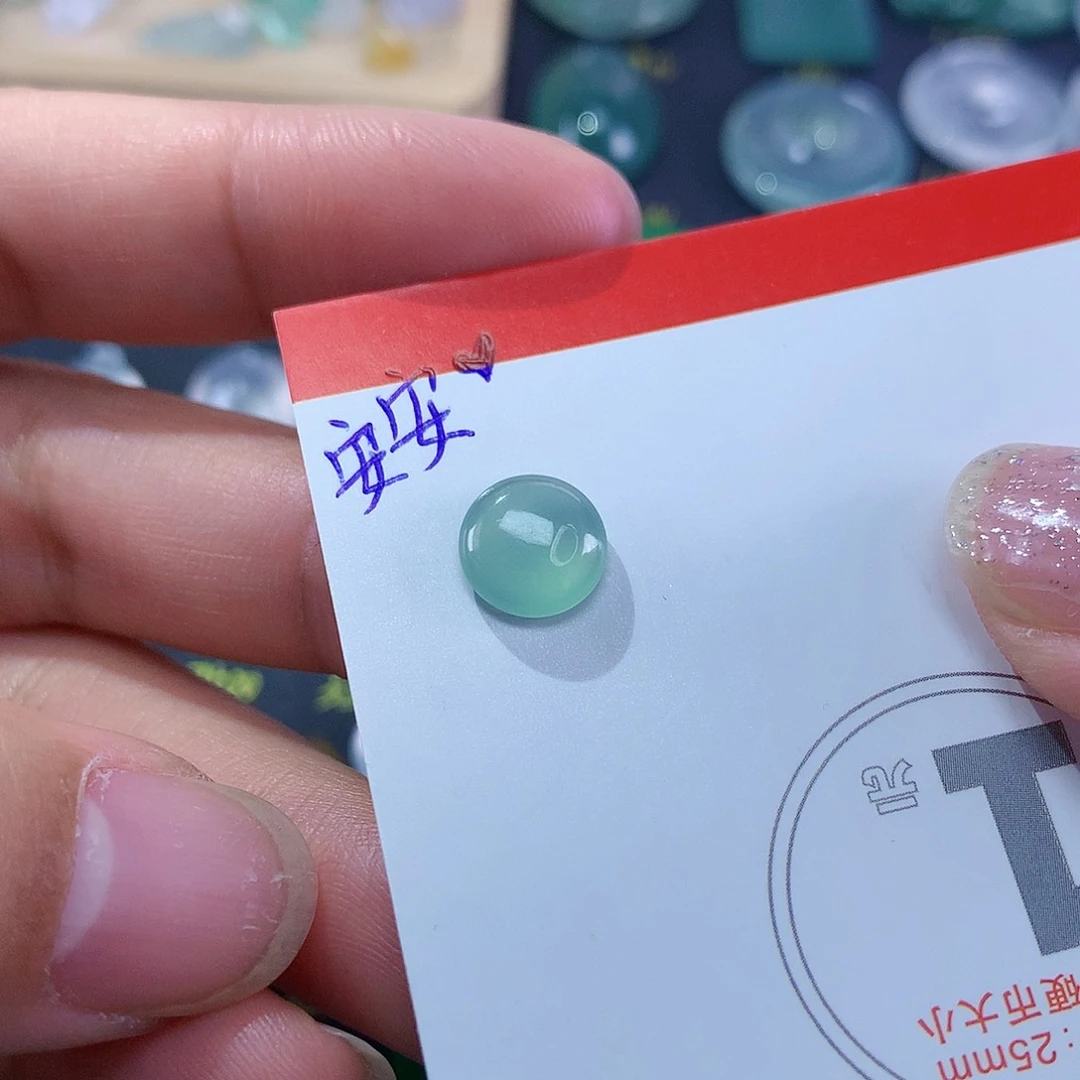 翡翠颈饰未镶嵌天然翡翠高冰蛋面