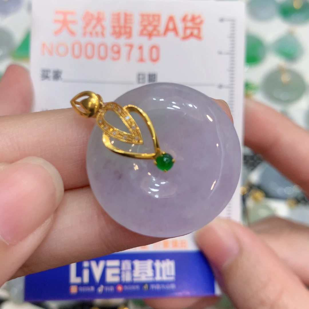 翡翠18K金镶嵌颈饰扣