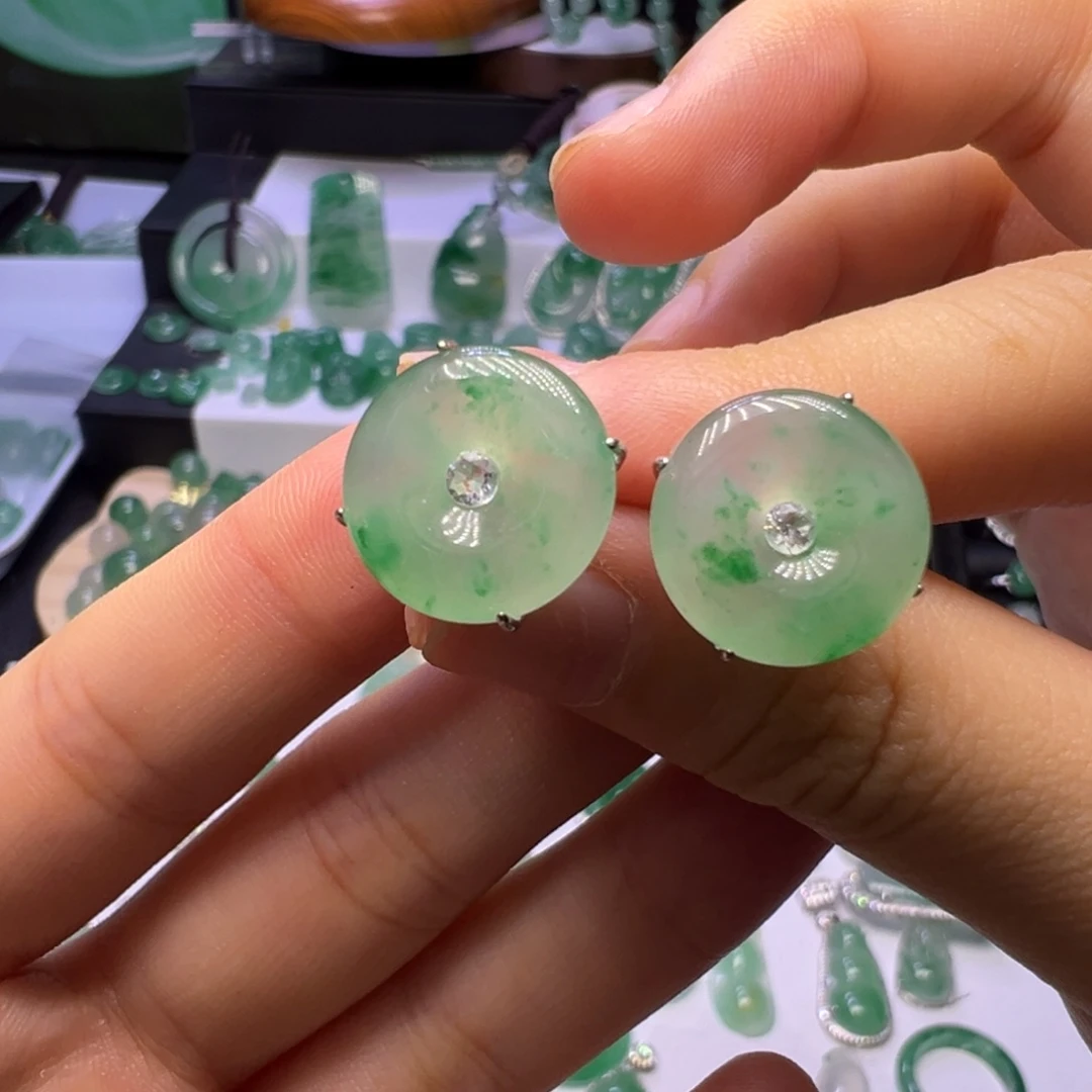 石英质玉（非洲翠）未镶嵌颈饰