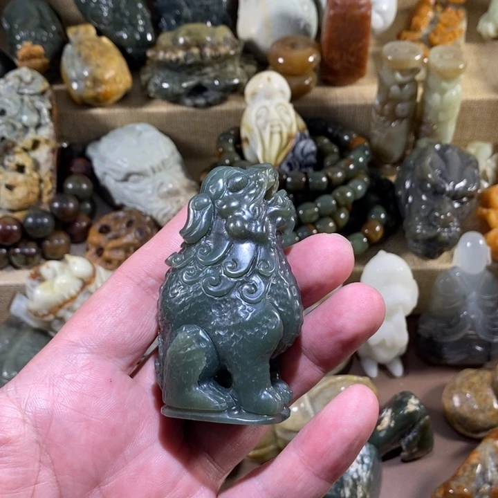 透闪石质玉未镶嵌挂件