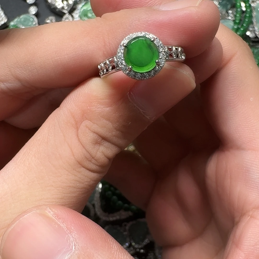 翡翠未镶嵌颈饰天然A货翡翠放漏