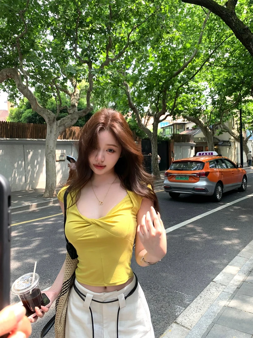 【韩女天菜】气质减龄夏季新款设计感小众拼接V领扭结tee