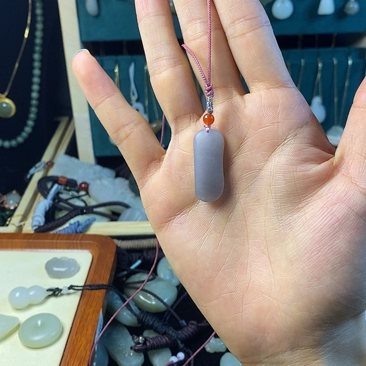 和田玉未镶嵌吊坠(赠链)