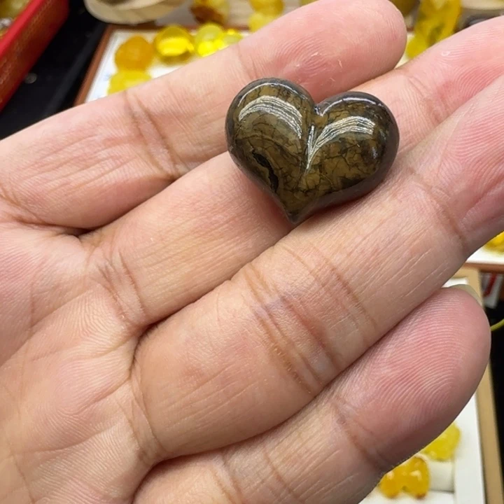 琥珀未镶嵌颈饰根珀屁桃