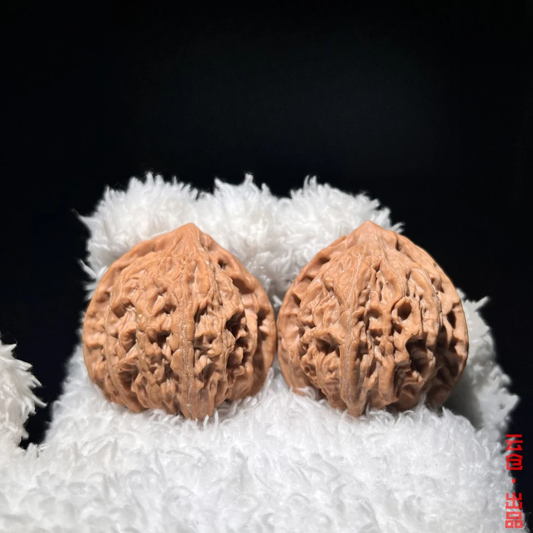 YC0913-25【2025新果全品秦岭老款红灯笼】文玩核桃手把件