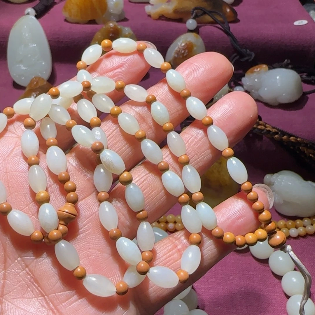 和田玉颈饰未镶嵌