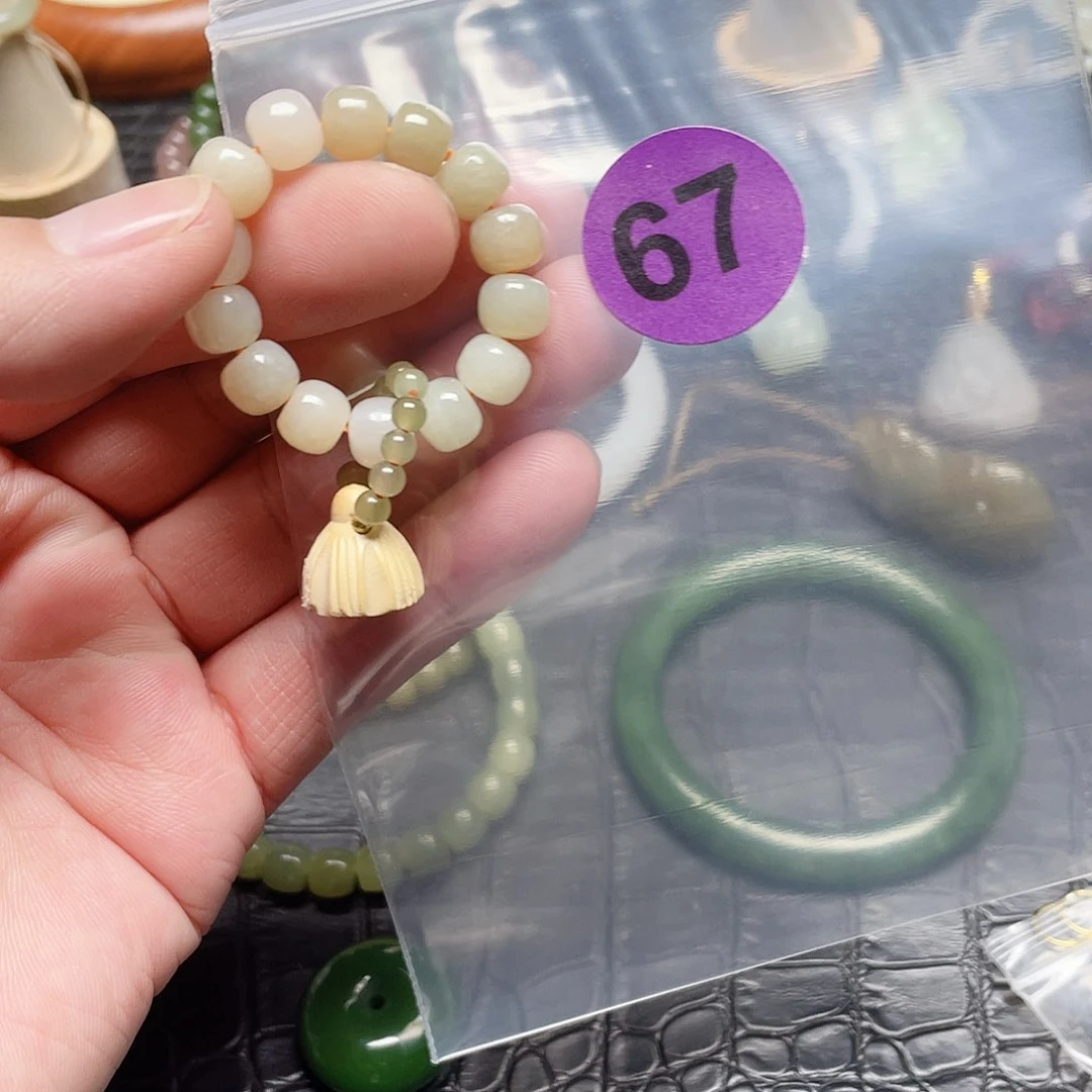 颈饰未镶嵌和田玉笑*吟