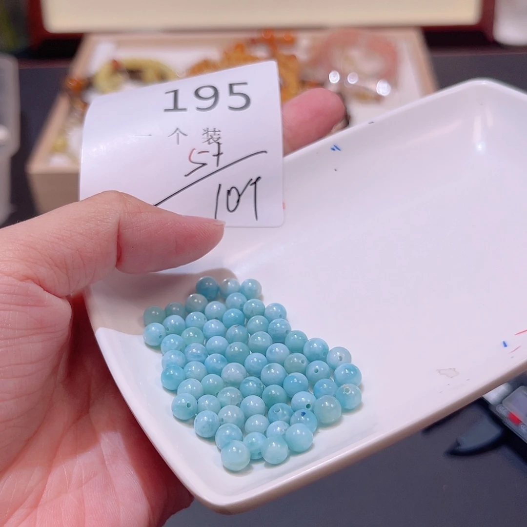 未镶嵌珠宝半成品水晶195 。