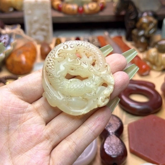 蛇纹石玉未镶嵌颈饰